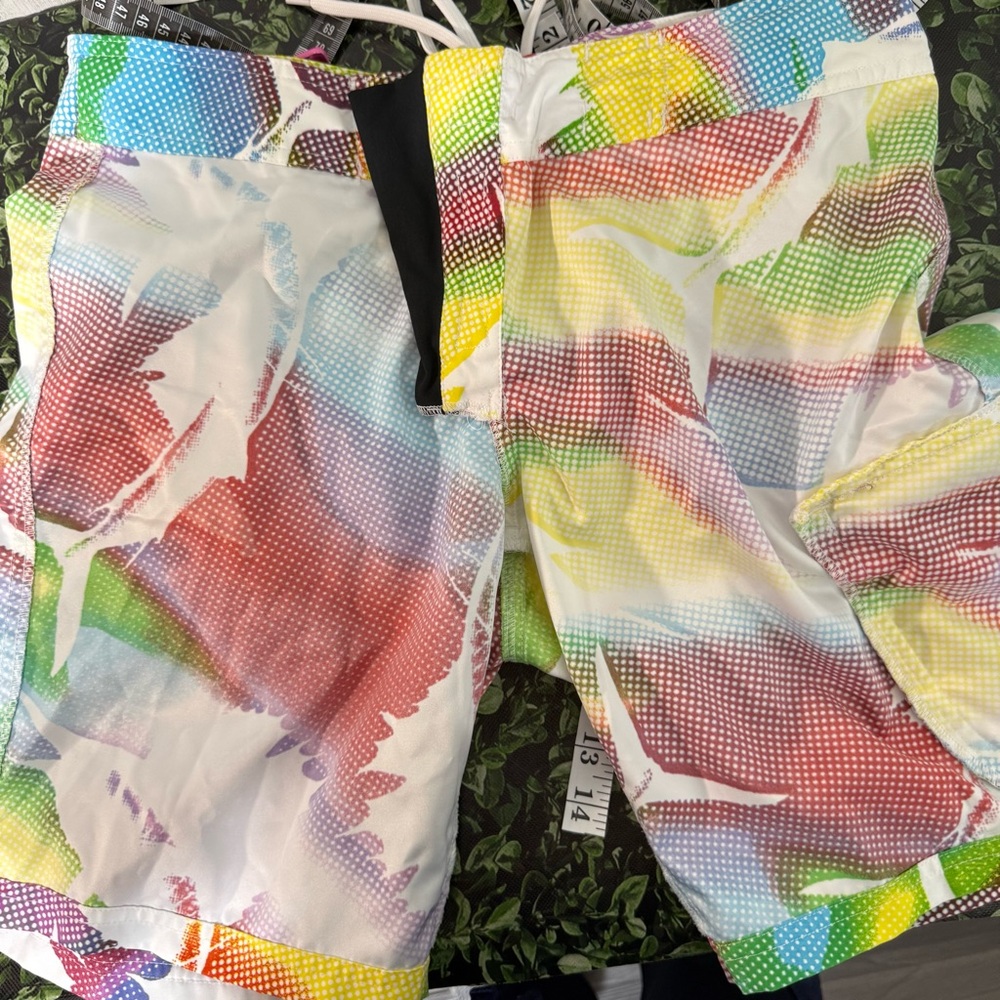 Columbia Colorful Women's Cargo Shorts - Picture 12 of 15